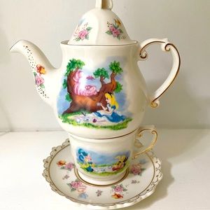 Alice in Wonderland Teapot for One